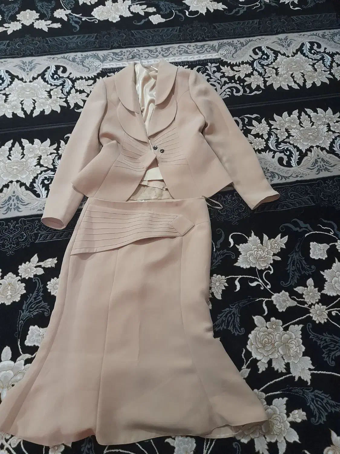 کت دامن|لباس|یاسوج, |دیوار