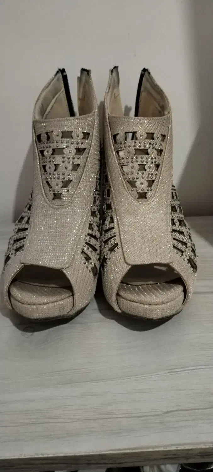 کفش|کیف، کفش، کمربند|سبزوار, شرق کال میانی|دیوار