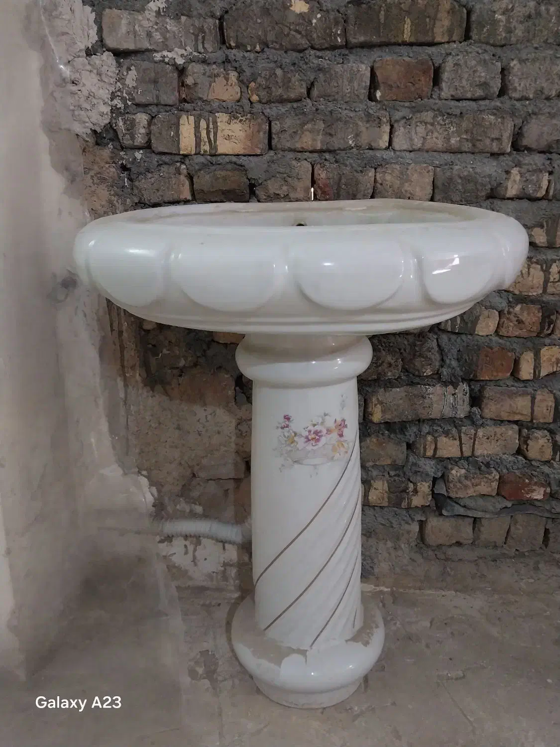 چند عدد تیر چوبی ویک عدد روشویی سالم|مصالح و تجهیزات ساختمان|اراک, |دیوار