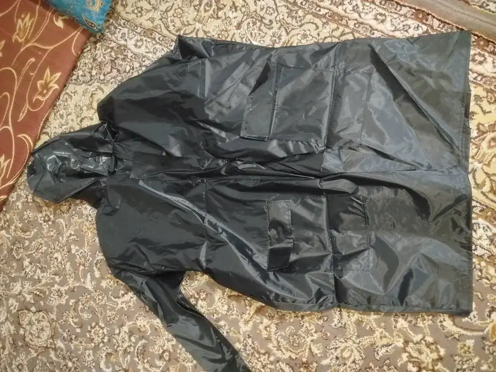 لباس بارانی|لباس|کارون, |دیوار