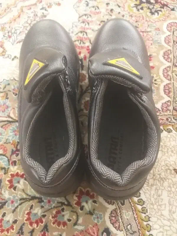 کفش ایمنی|کیف، کفش، کمربند|مشهد, حضرت حجت|دیوار