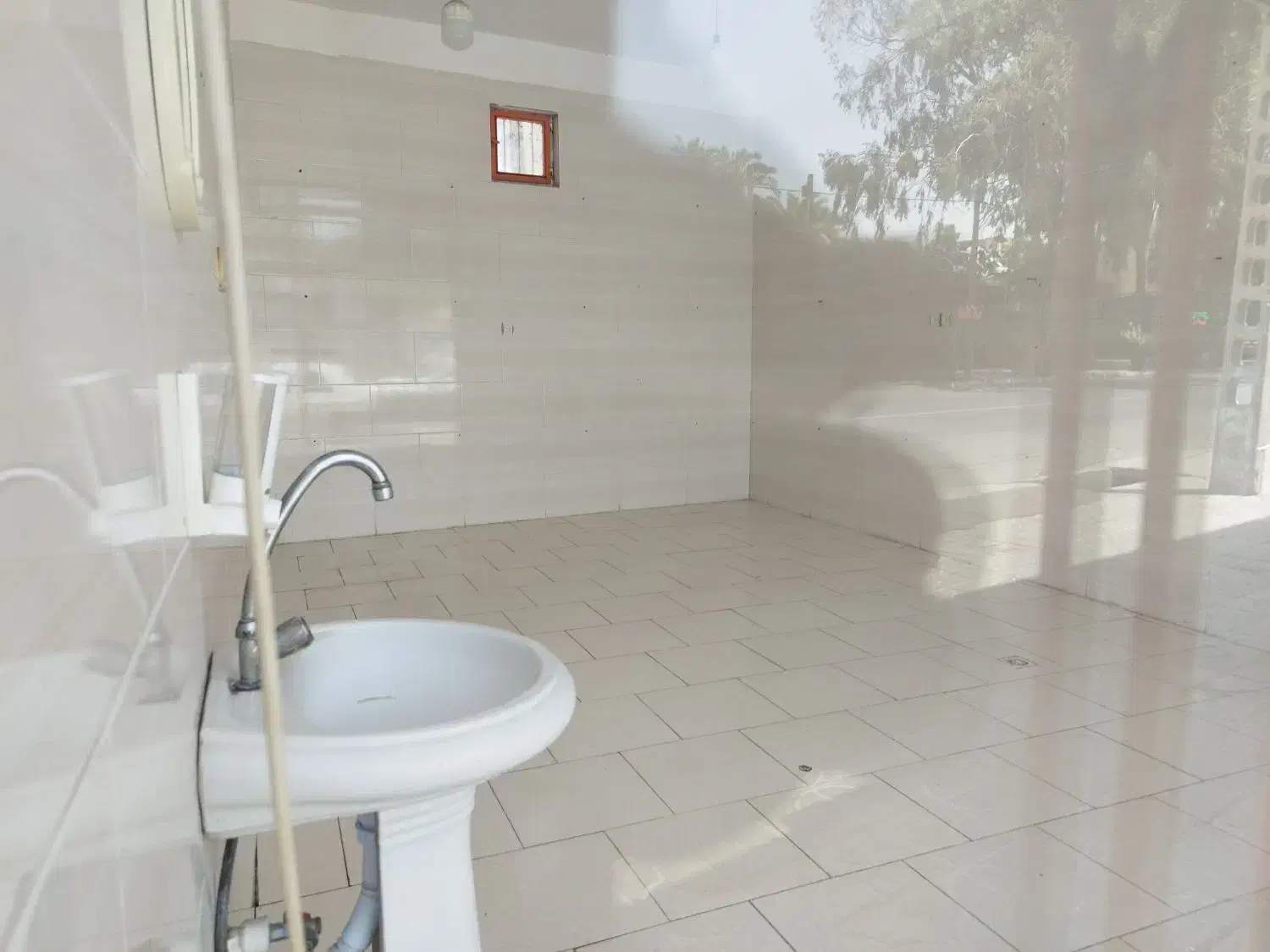 مغازه 24متری دارای امتیاز اب برق تلفون در برقی|فروش مغازه و غرفه|بم, |دیوار