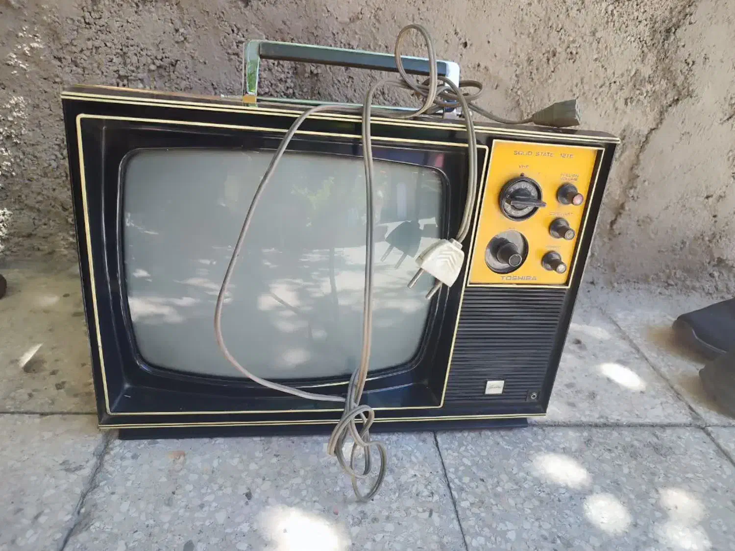 تلویزیون رنگی و سیاه و سفید اصل ژاپن|تلویزیون و پروژکتور|قزوین, |دیوار