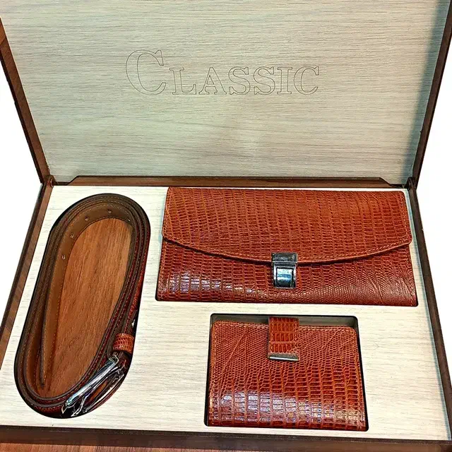 ست کیف و کمربند و جاکارتی چرم هدیه روز زن مادر|کیف، کفش، کمربند|تهران, نیروی هوایی (پیروزی)|دیوار