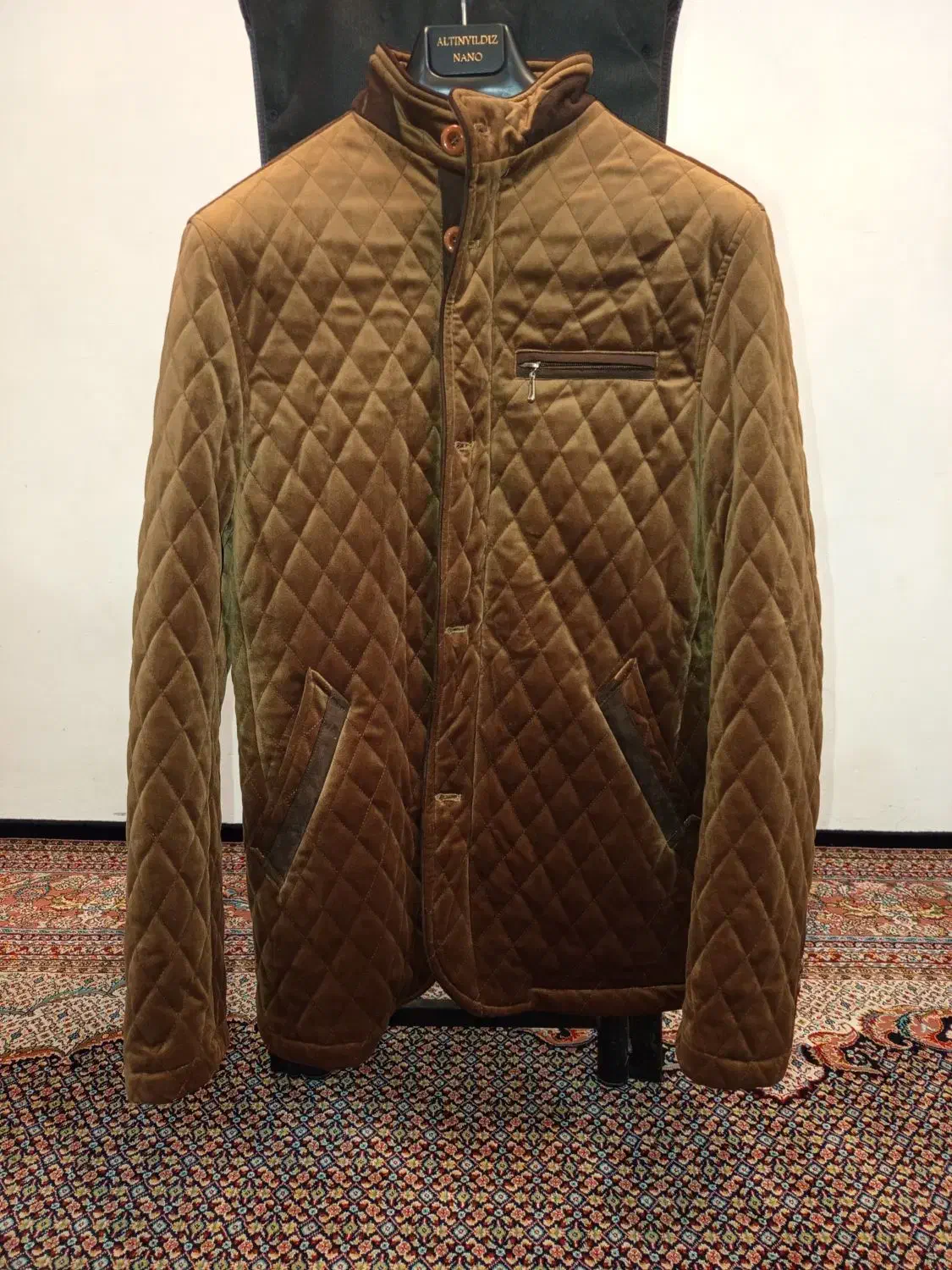 کاپشن نو|لباس|خوی, |دیوار