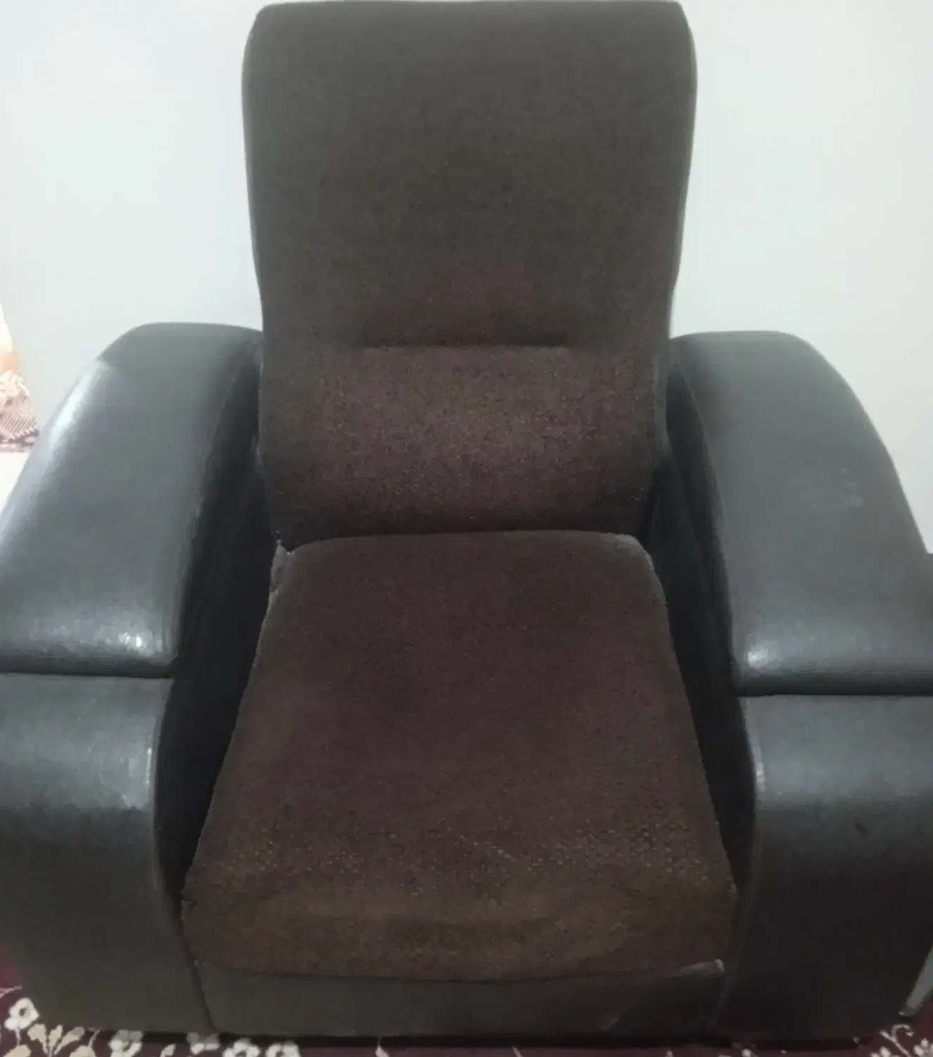 مبل|مبلمان خانگی و میز عسلی|شیراز, شاه قلی بیگی|دیوار