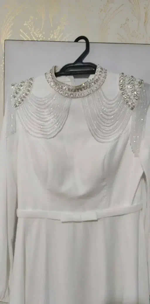 لباس عقد|لباس|اهواز, بهارستان|دیوار