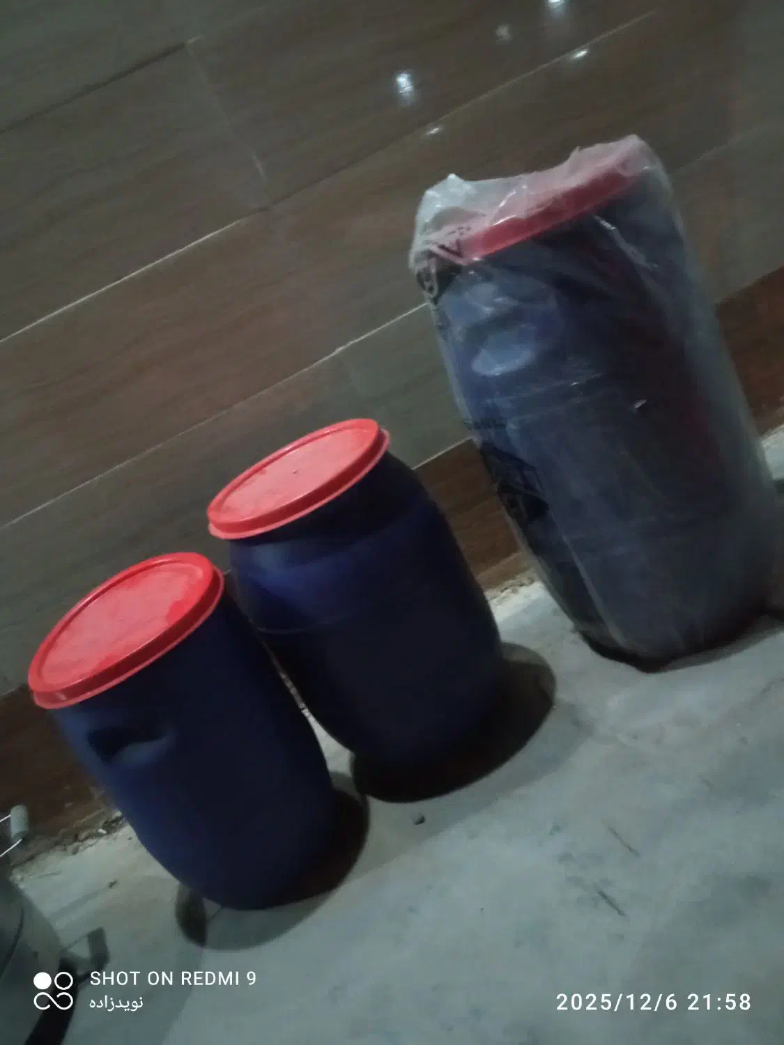 بشکه  بزرگ|ظروف نگهدارنده، پلاستیکی، یک‌بارمصرف|شوشتر, |دیوار