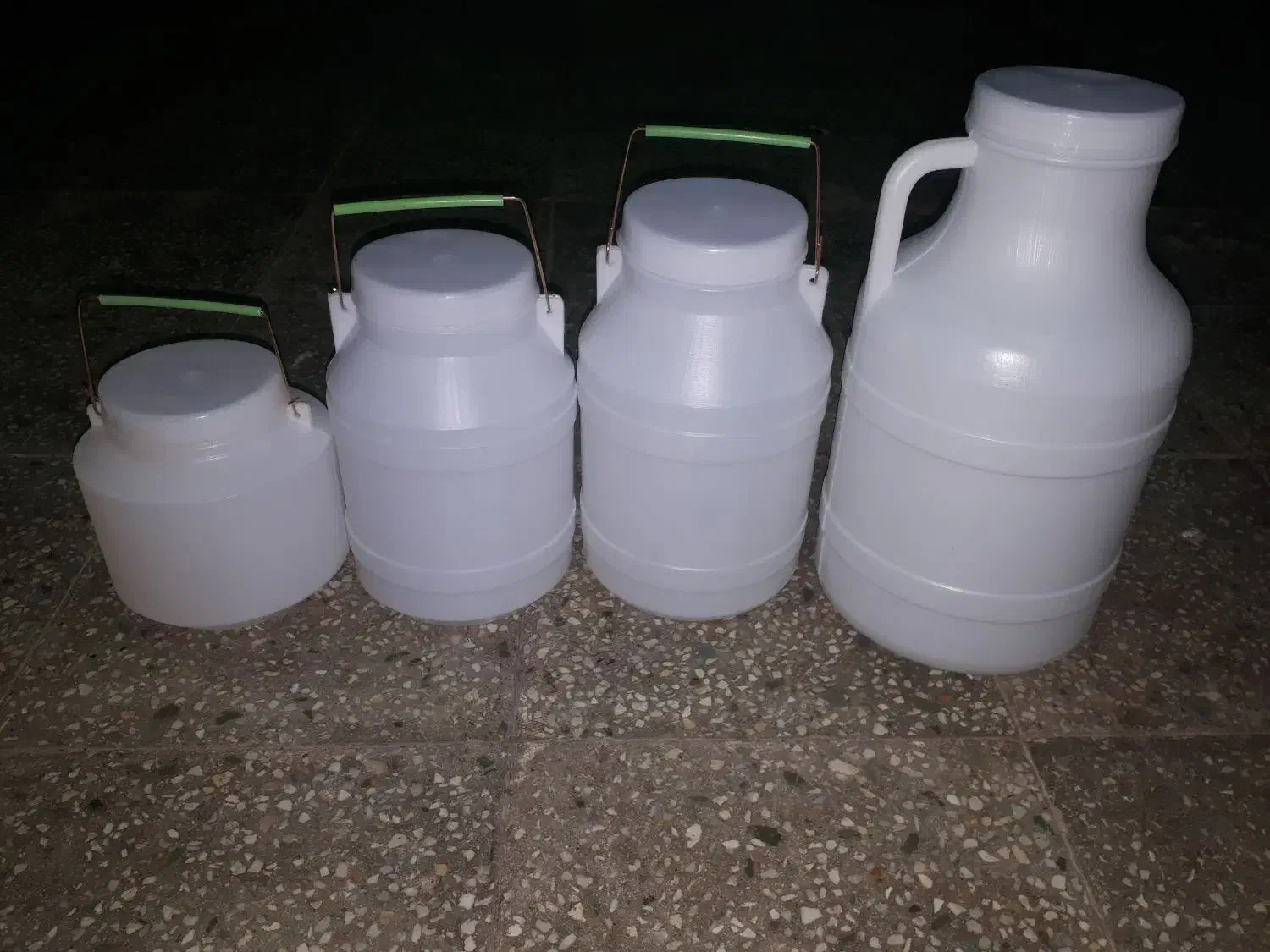 تولید انواع دبه پلاستیکی|ظروف نگهدارنده، پلاستیکی، یکبارمصرف|میبد, |دیوار