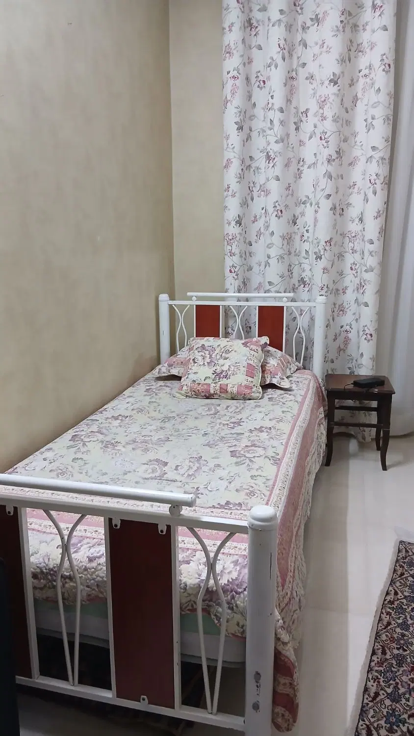 تخت|تخت و سرویس خواب|نیشابور, شهرک ولیعصر|دیوار