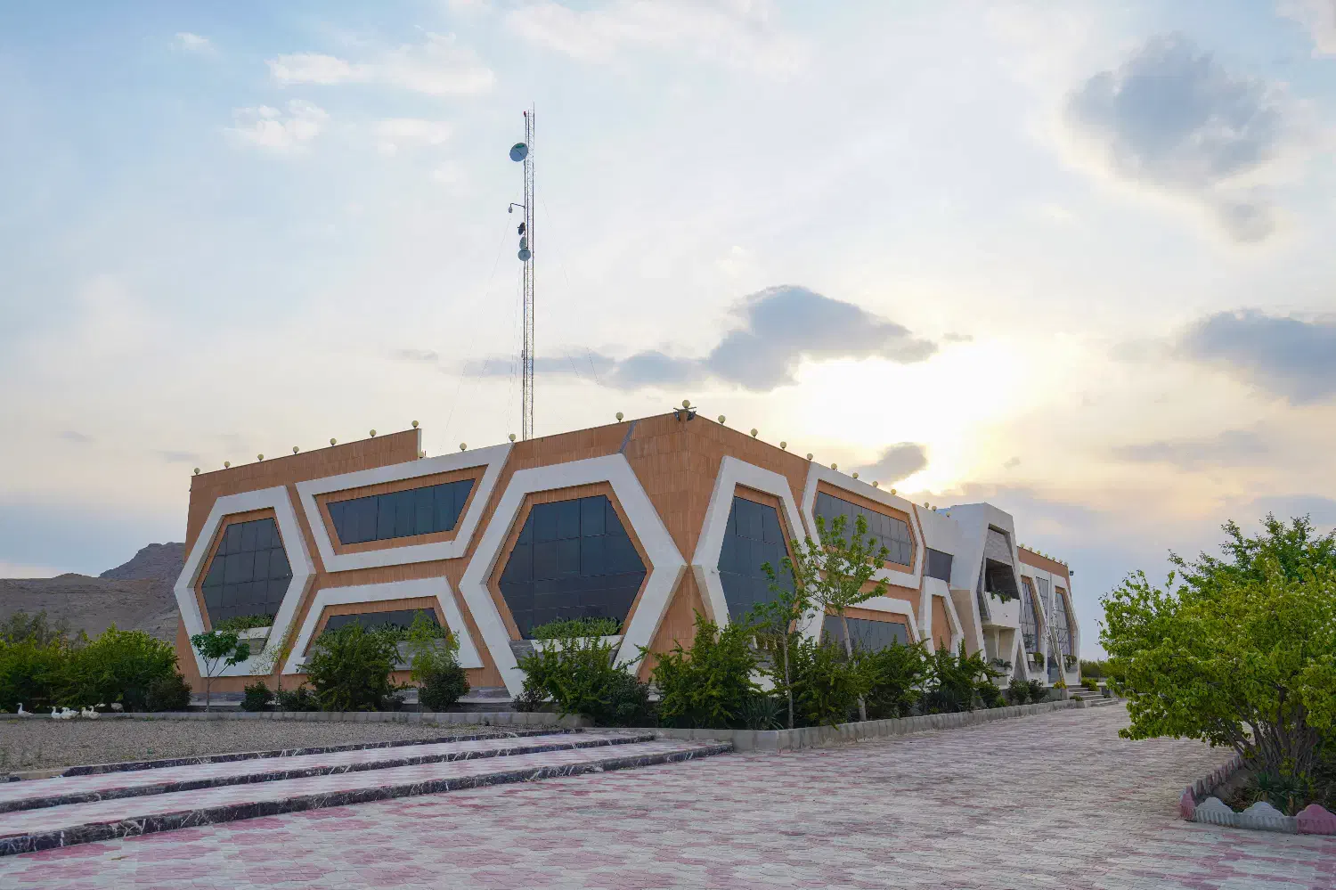 استخدام‌ نیروی خانم سالن ‌تولید|استخدام خدمات فروشگاه و رستوران|شاهین‌شهر, فردوسی|دیوار