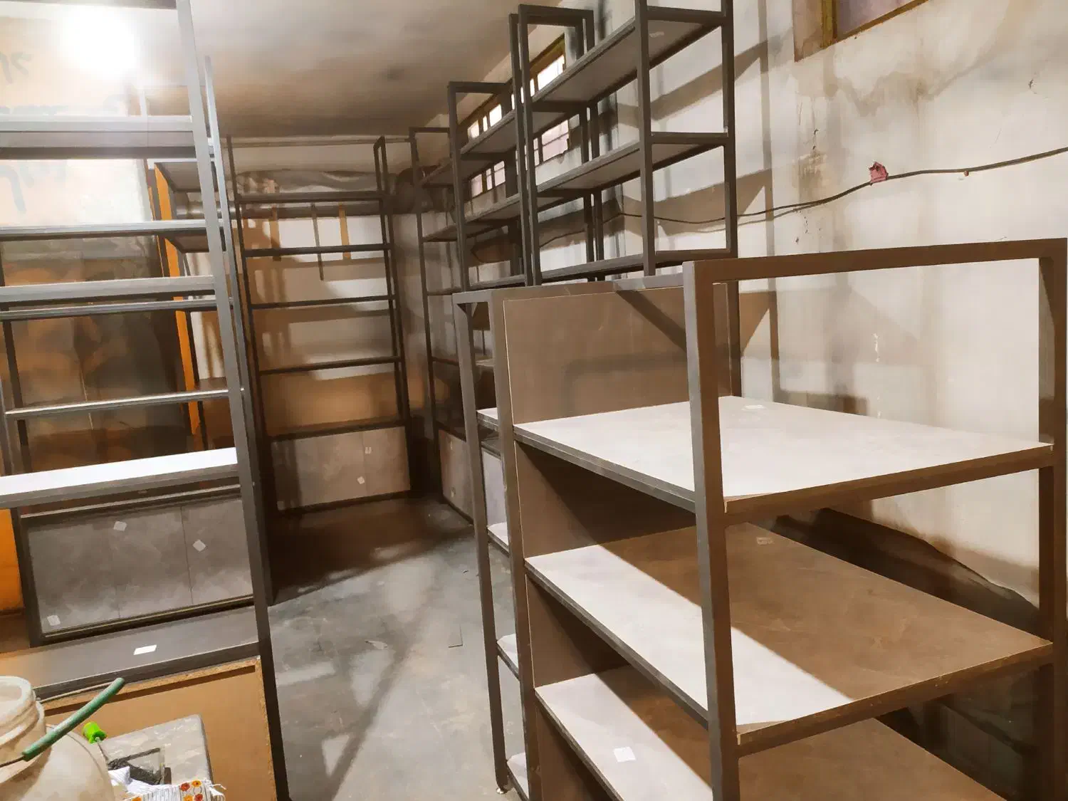 قفسه، شلف، طبقه، نظم دهنده|کتابخانه، شلف، قفسه‌های دیواری|طرقبه, |دیوار