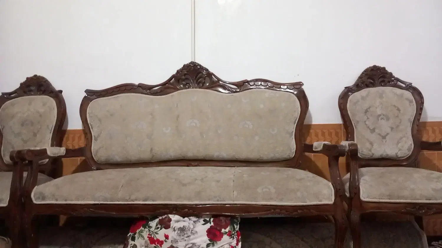 مبل سلطنتی چوب گردو|مبلمان خانگی و میز عسلی|مشهد, شهید قربانی|دیوار