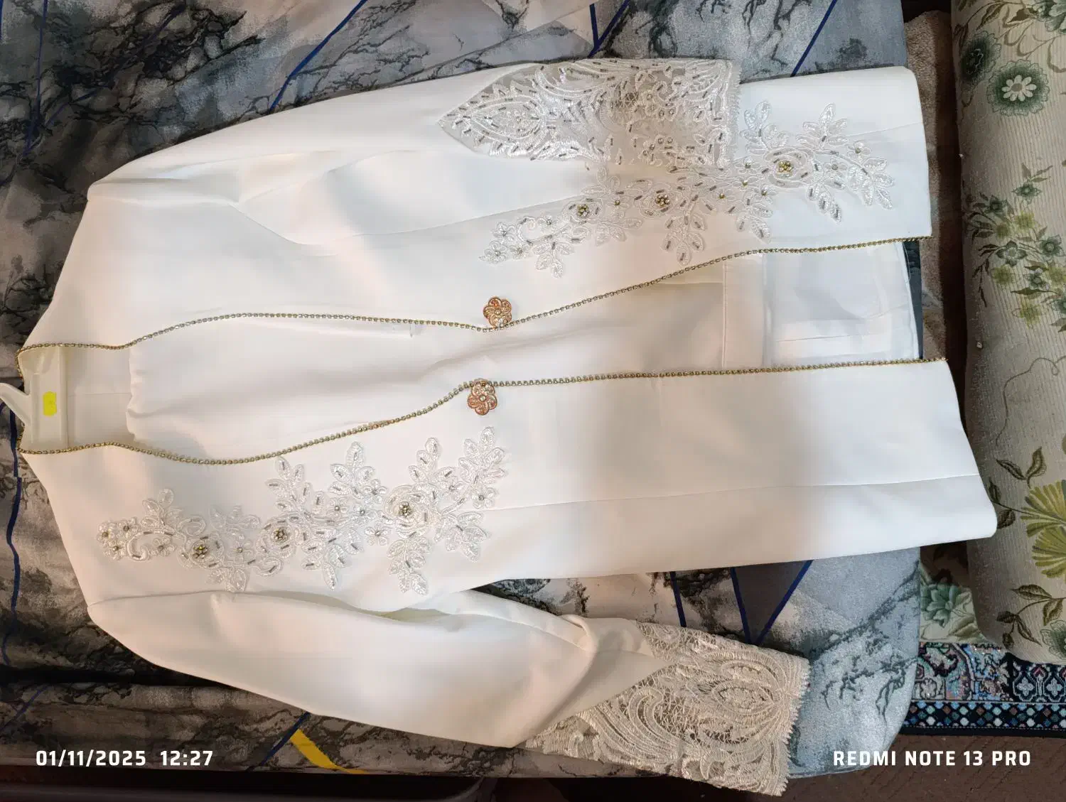 کت وشلوارمجلسی|لباس|صدرا-فارس, فاز ۱|دیوار