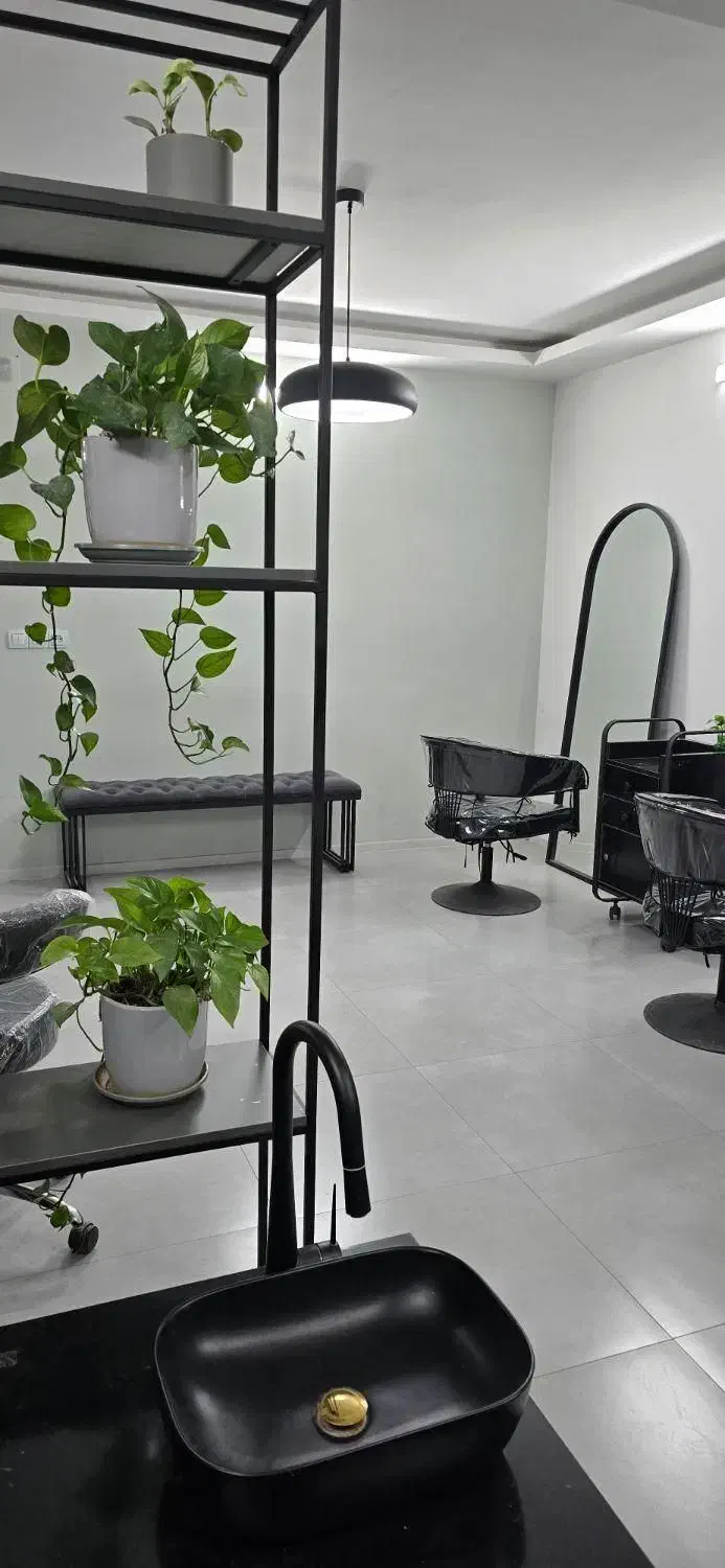 اجاره صندلی ،میز،تخت در سالن زیبایی|اجارهٔ دفتر کار، اتاق اداری، مطب|شیراز, فرهنگ شهر|دیوار