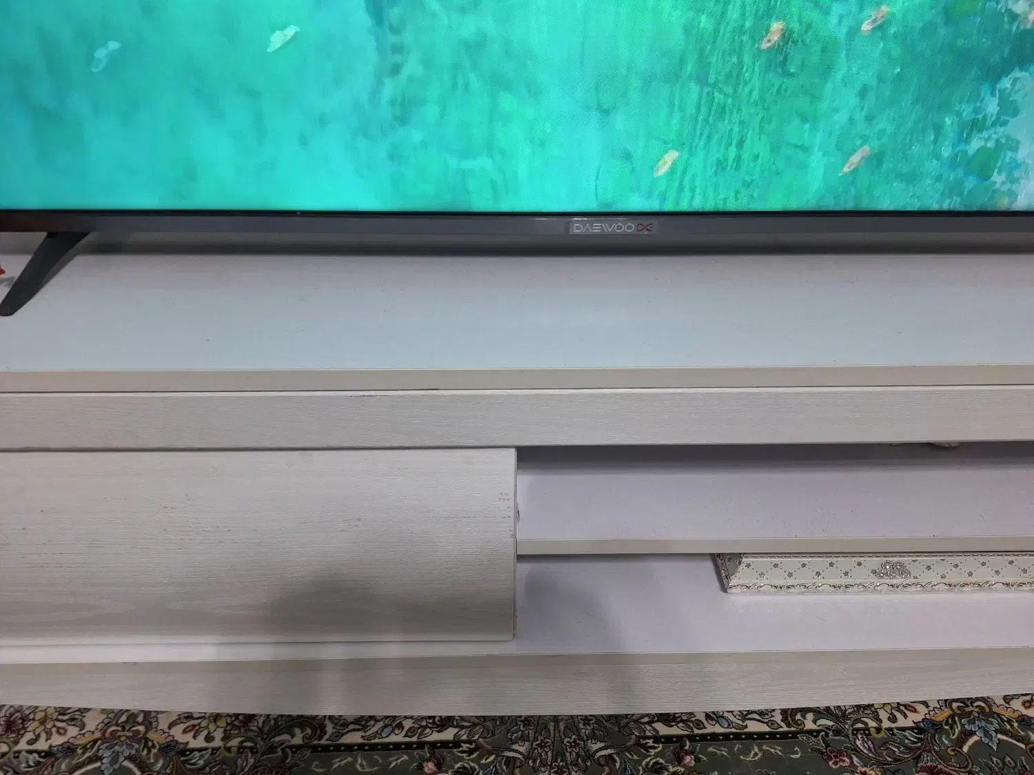 میز تلویزیون سفید در حد نو|میز تلویزیون|تهران, شهید فکوری|دیوار