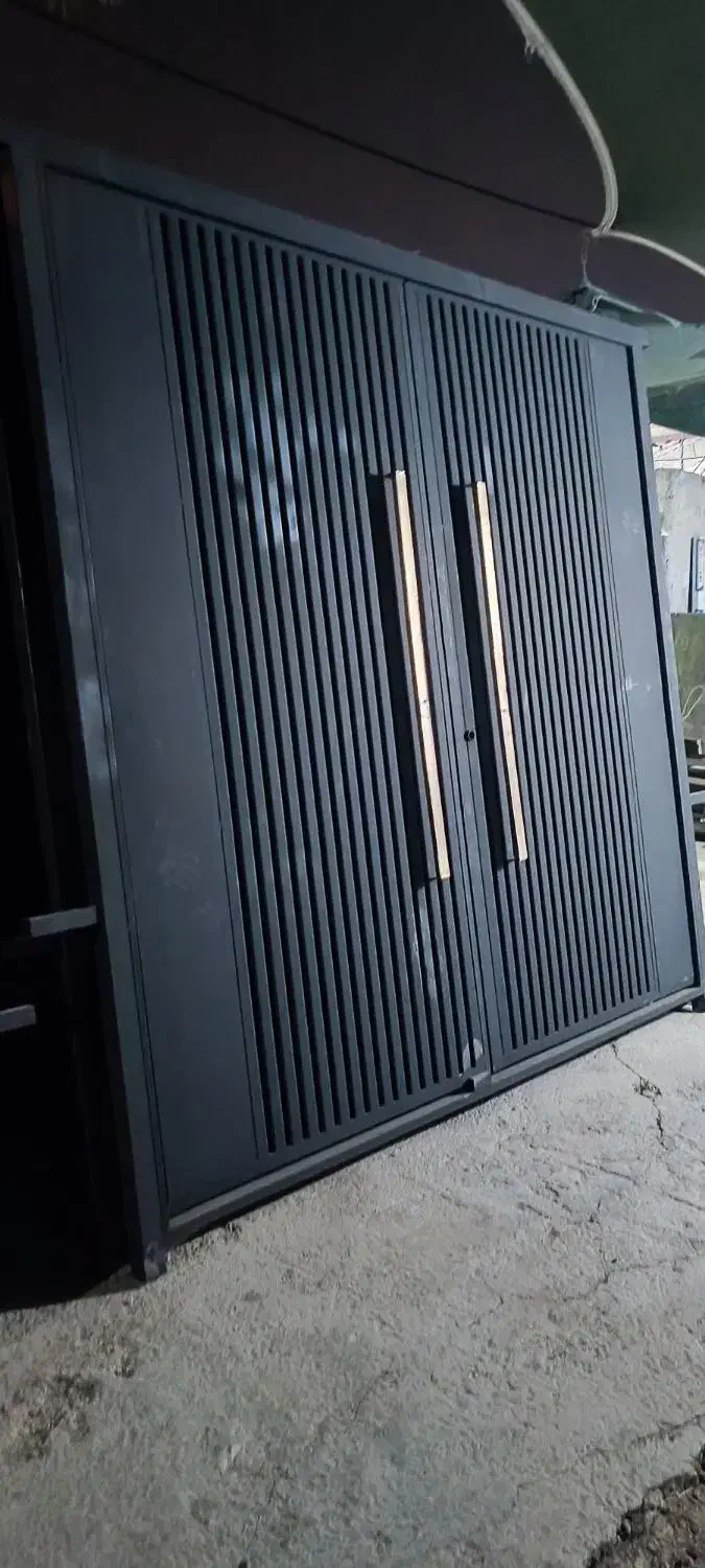 مدرن کلاسیک. کیفیت برتر درب حیاط|مصالح و تجهیزات ساختمان|برازجان, |دیوار