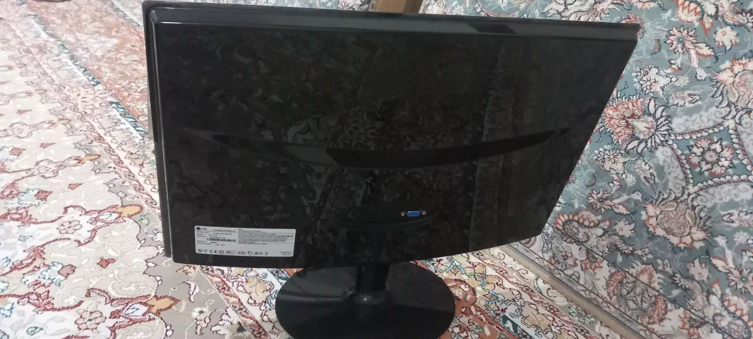 مانیتور 19 اینچ در حد نو|قطعات و لوازم جانبی رایانه|قیدار, |دیوار