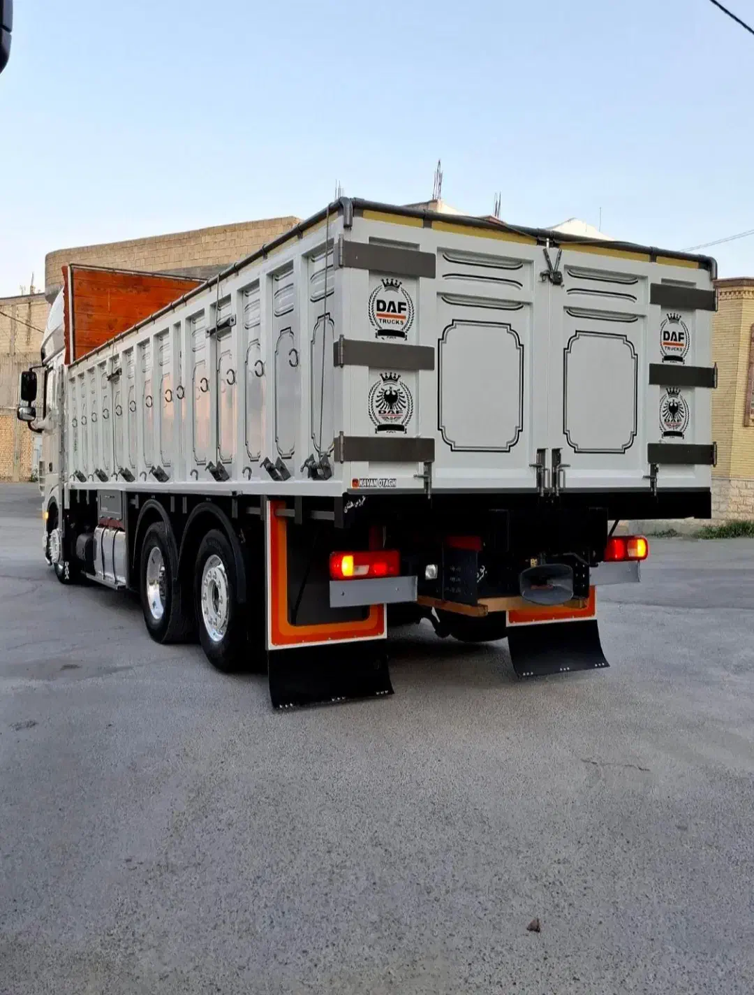 کامیون دهچرخ جفت باری داف|خودرو سنگین|تیران, |دیوار