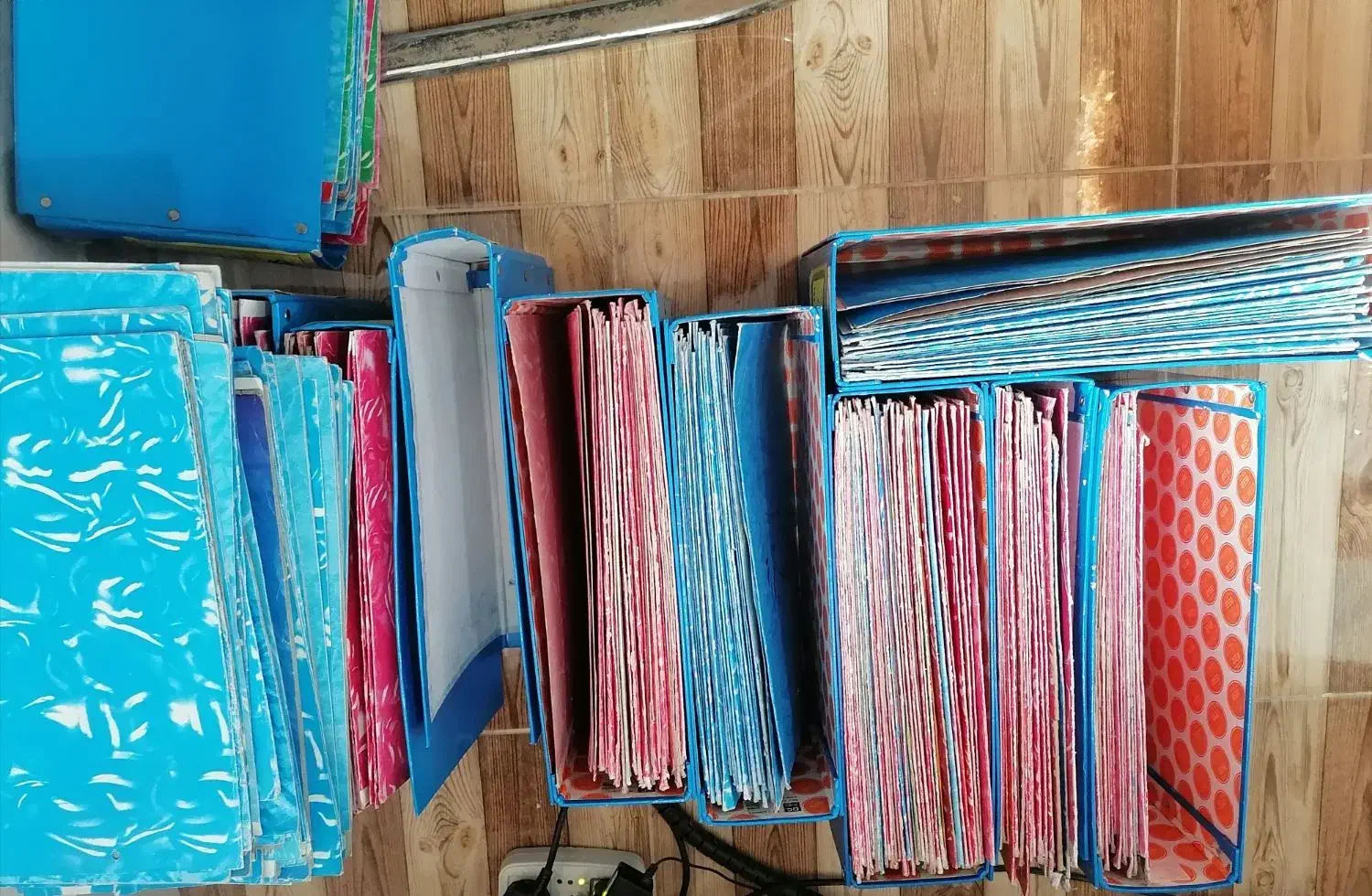 پوشه|لوازم التحریر|دلوار, |دیوار