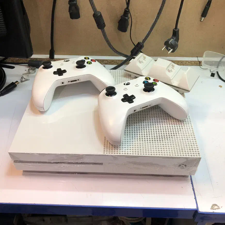 ایکس باکس وان اس XBOX One S دیسک خور 1 ترا 2 دسته|کنسول، بازی ویدئویی و آنلاین|مشهد, صیاد شیرازی|دیوار