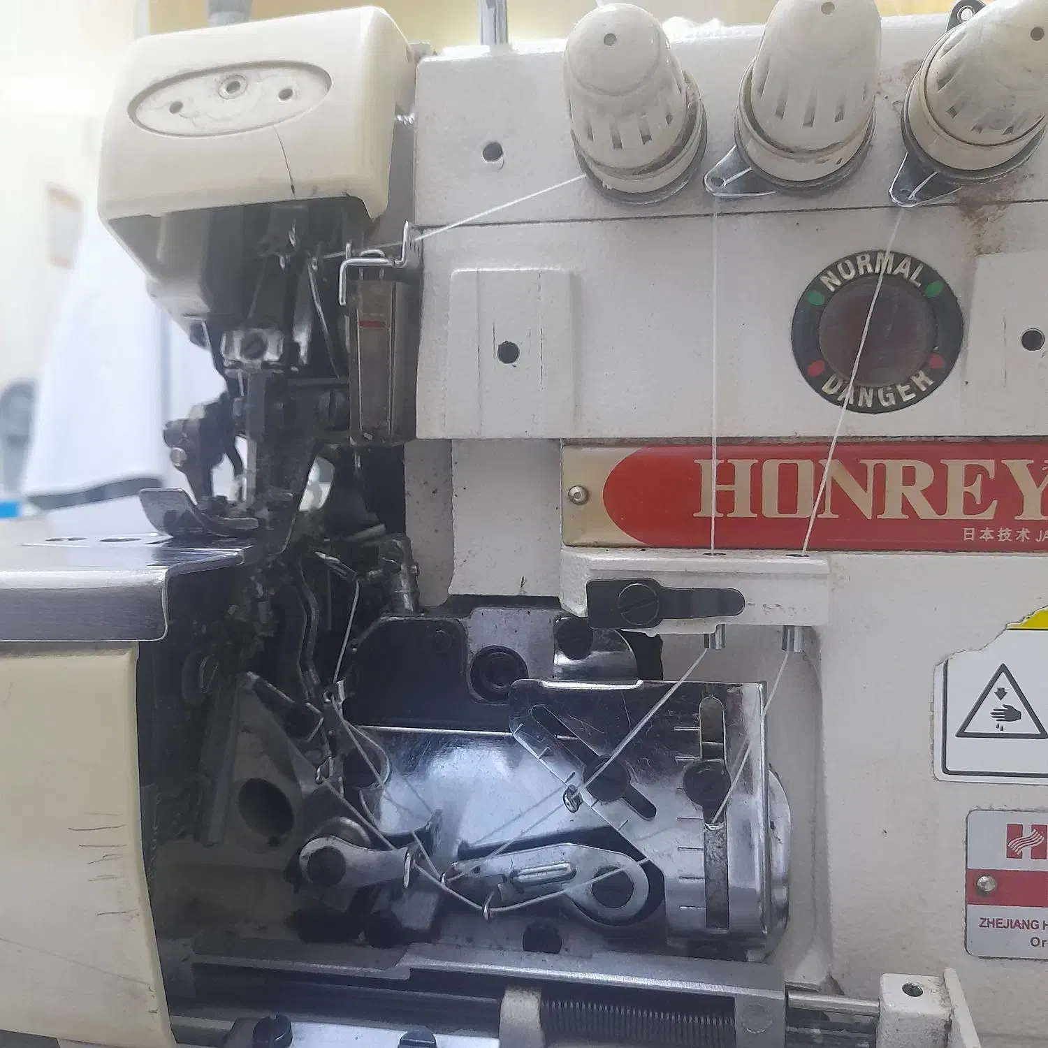 سردوز / زیگزال|چرخ خیاطی و ریسندگی|بانه, |دیوار