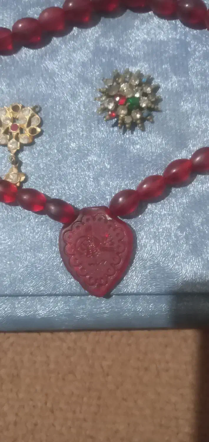 گردنبند عقیق و دو پلاک تزئینی|کلکسیون اشیاء عتیقه|قائمشهر, |دیوار