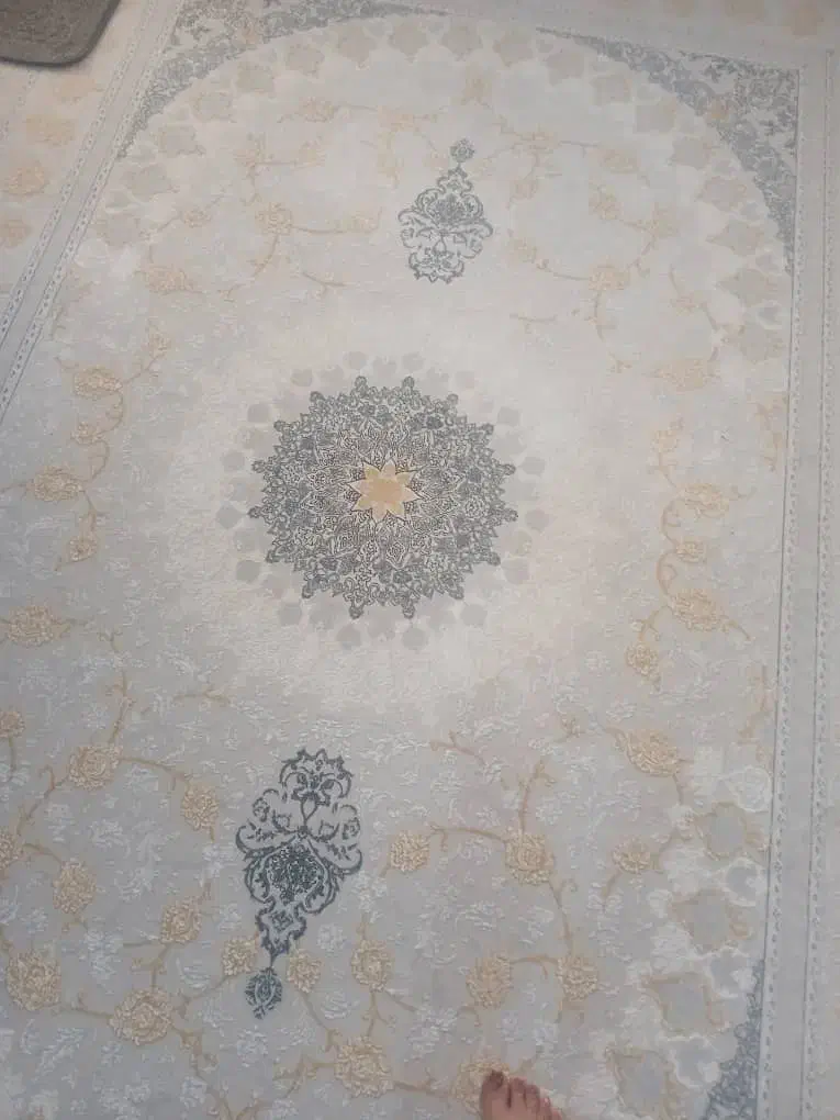 فرش در حد نو رنگ کرم طلایی|فرش|هشتگرد, فاز ۲ مهستان|دیوار