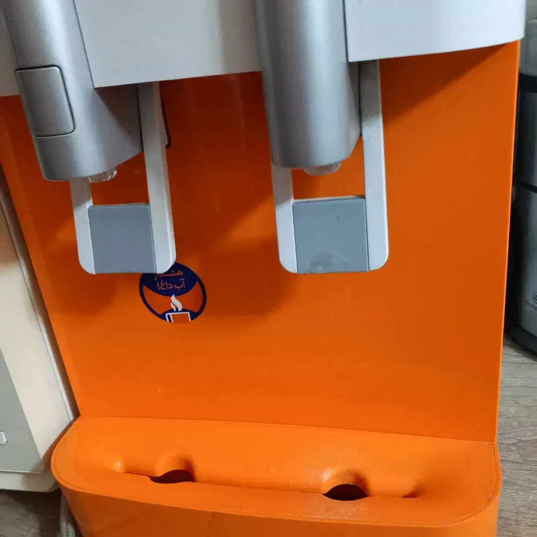 آب سرد کن و آب گرم ایستکول رومیزی|آب‌سردکن و تصفیه آب|رشت, جهاد|دیوار