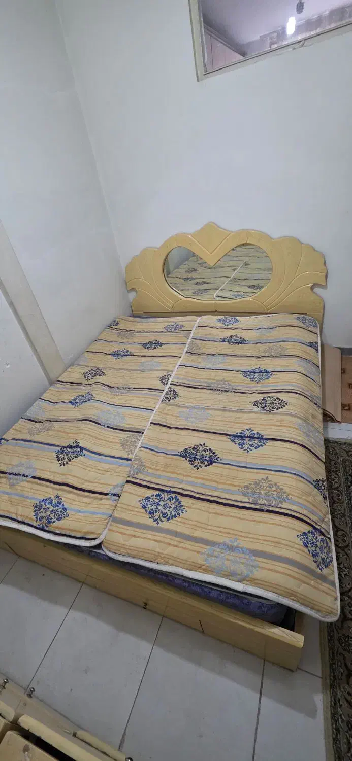 سرویس تختخواب با تشک و میز آرایش|تخت و سرویس خواب|کرج, حصارک بالا|دیوار