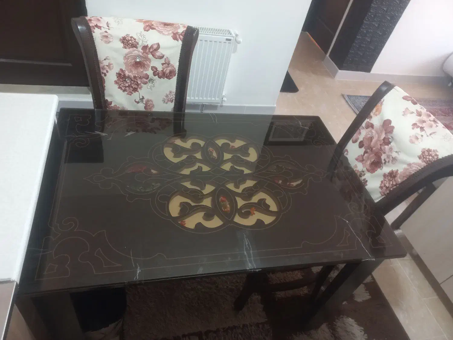 مبل ۷نفره همراه با میز ناهارخوری و ۴عدد صندلی|مبلمان خانگی و میز عسلی|هشتگرد, شهرک ارم شرقی|دیوار