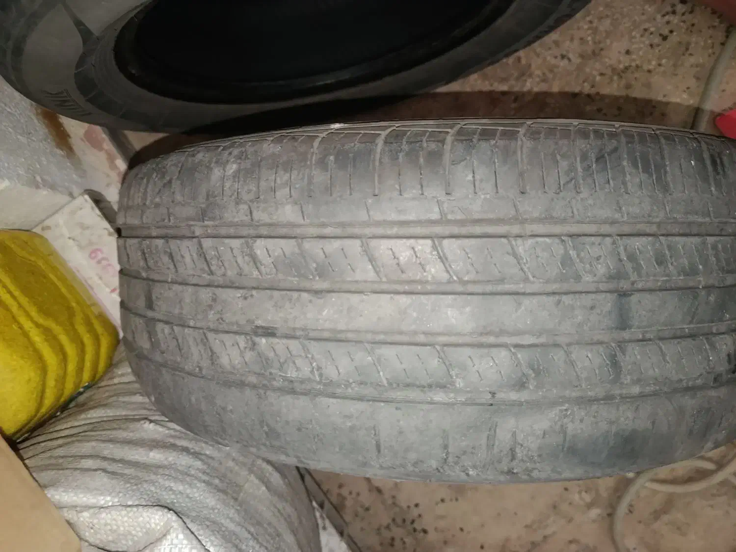 یک جفت لاستیک ۲۰۵ رینگ ۱۴|قطعات یدکی و لوازم جانبی|پرند, فاز ۵|دیوار