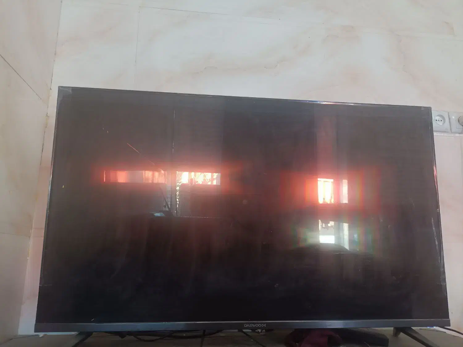 تلویزیون 43|تلویزیون و پروژکتور|نی‌ریز, |دیوار