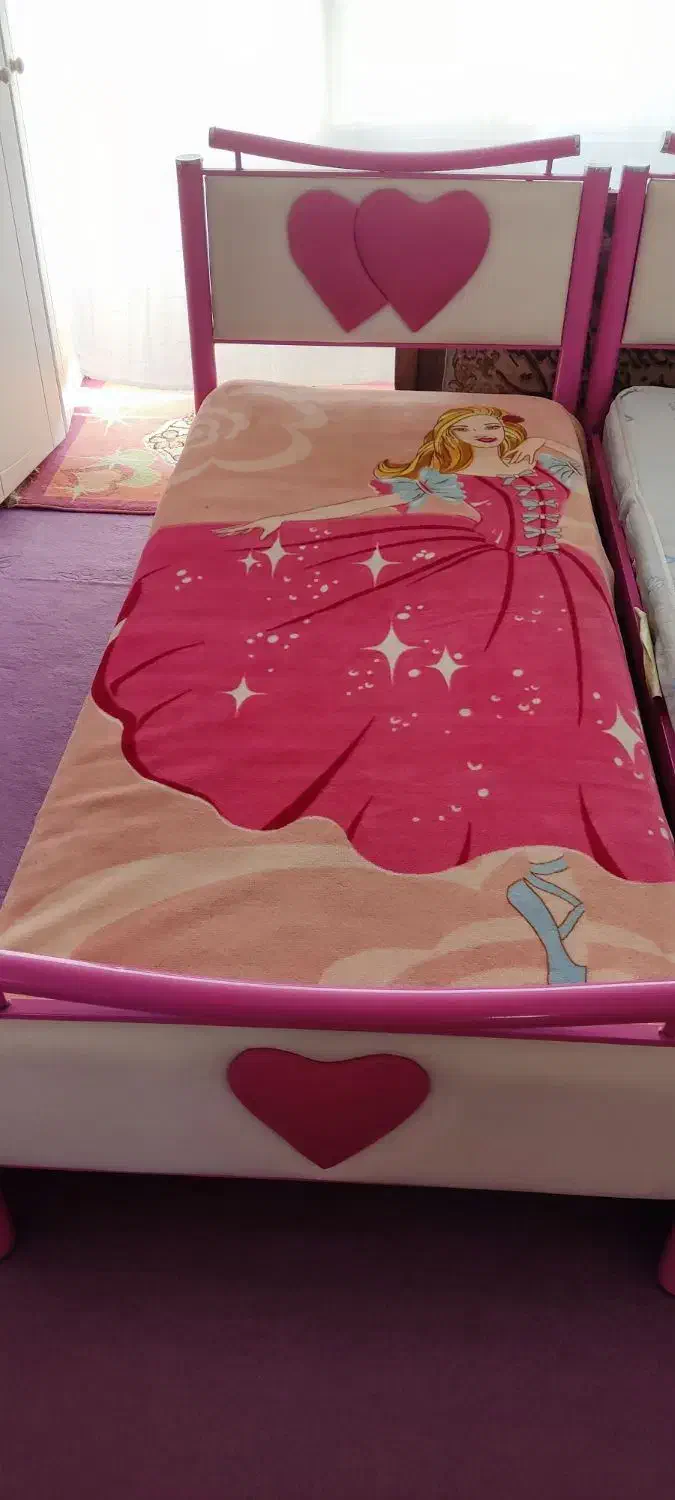 تخت خواب ومیز آرایش فلزی|تخت و سرویس خواب|تبریز, |دیوار