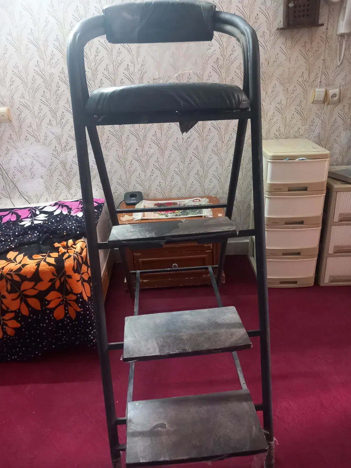 چهار پایه|میز و صندلی غذاخوری|مشهد, یاس|دیوار