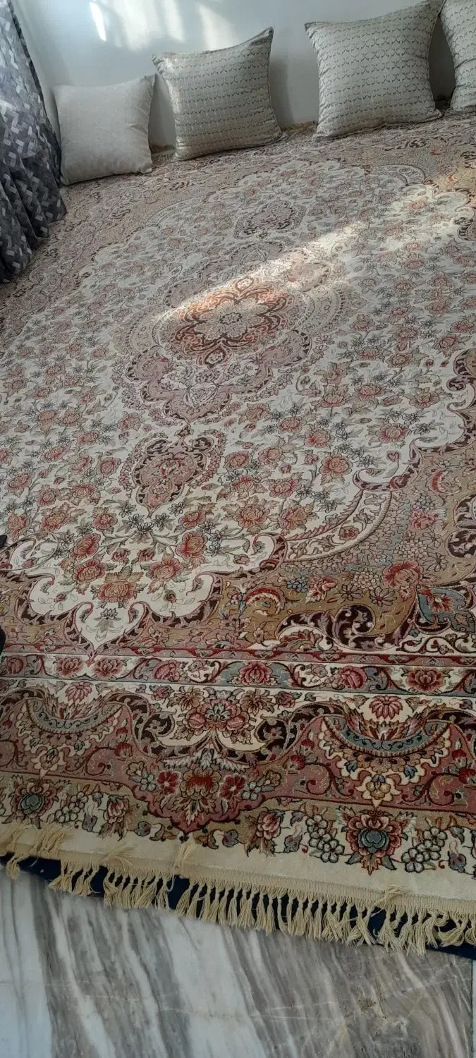 سالم|فرش|سبزوار, هویزه|دیوار