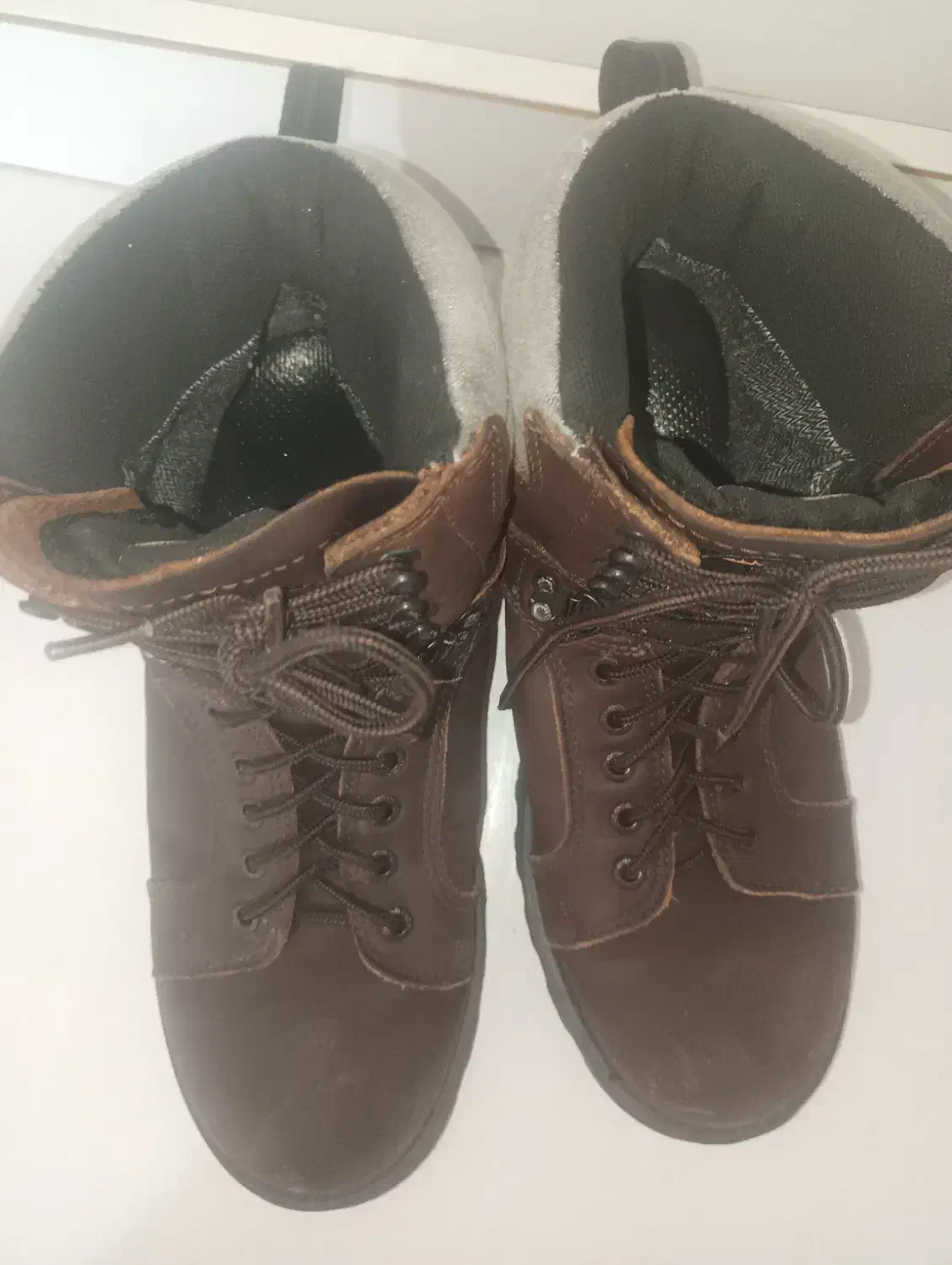 پوتین راکی|کیف، کفش، کمربند|شیروان (خراسان), |دیوار