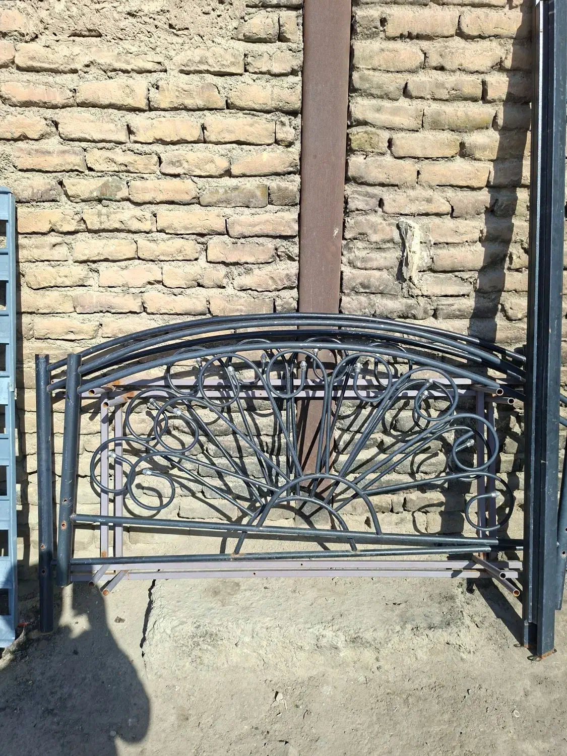 تخت تمام فلزی سالم وتمیز|تخت و سرویس خواب|تربت‌حیدریه, بهزیستی|دیوار