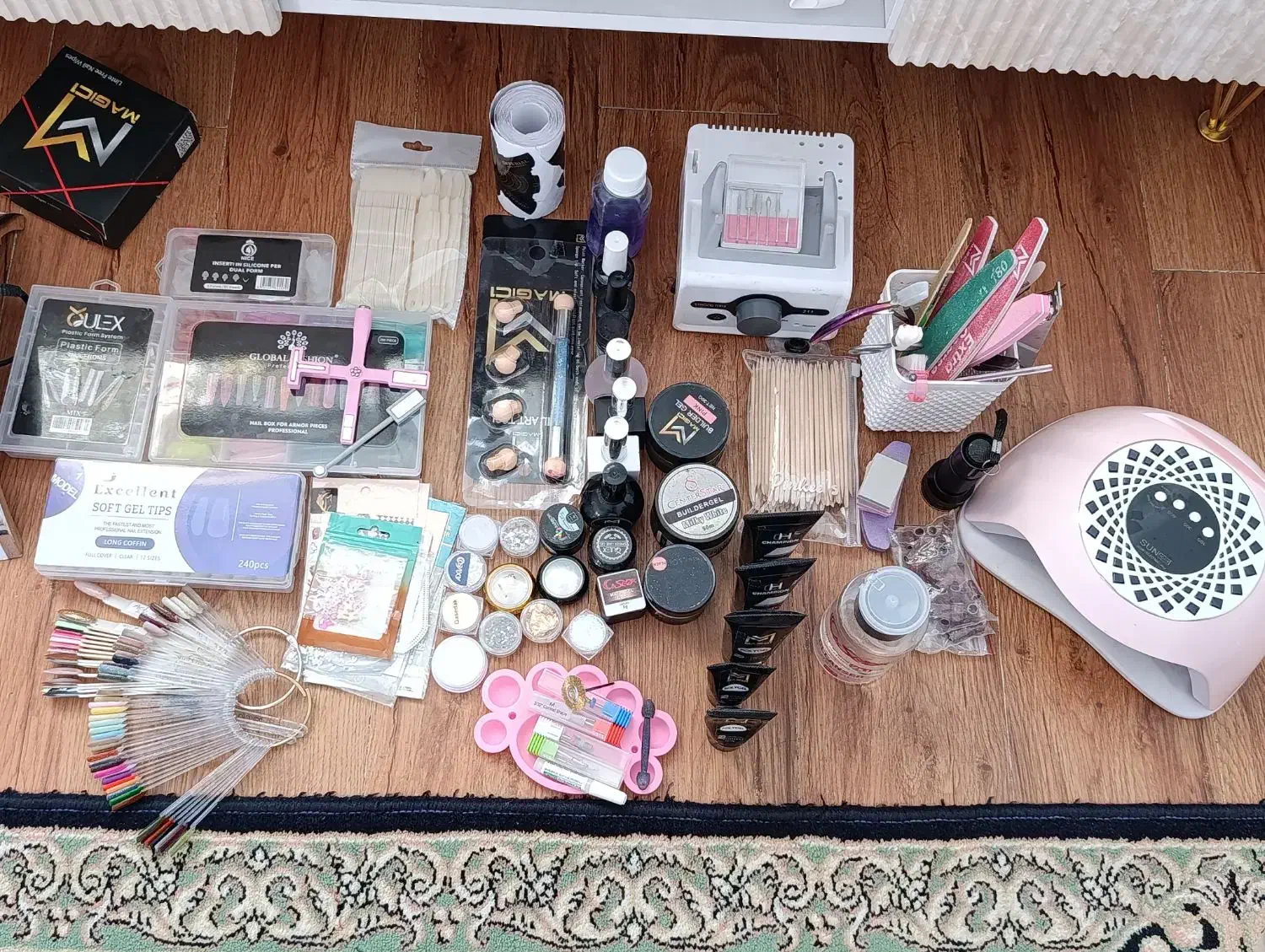 وسایل کاشت ناخن|آرایشگاه و سالنهای زیبایی|سنندج, |دیوار