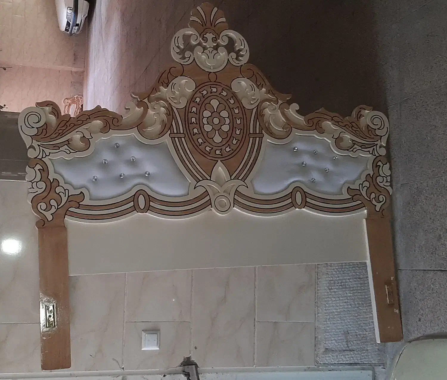 یک دستگاه تخت سالم بدون هیچ آسیبی همراه خوشخواب|تخت و سرویس خواب|فولادشهر, مسکن مهر فولادشهر|دیوار