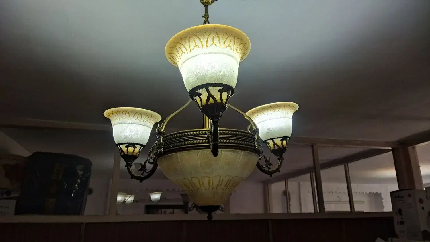 لوستر|لوستر و چراغ آویز|نظرآباد, نظرآباد|دیوار