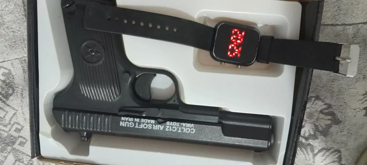 کلت ساچمه اسبابازی به همراه ساعت مچی جفتش سالمه|اسباب‌‌بازی|زابل, |دیوار