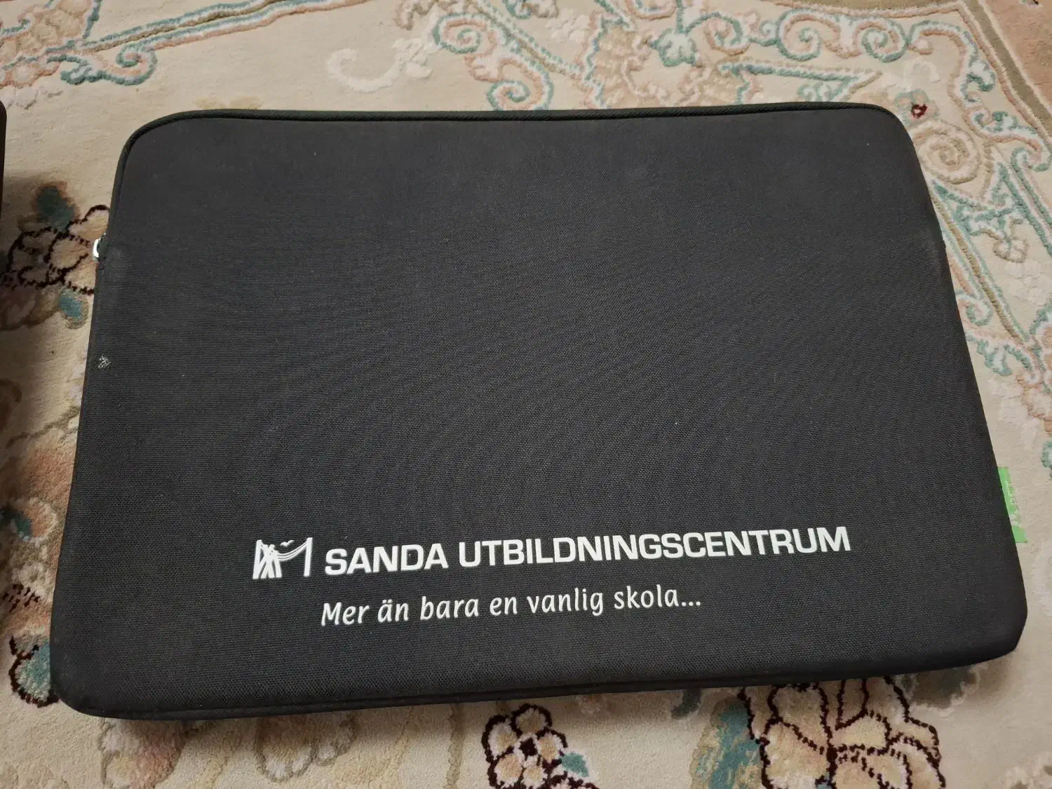 لپتاپ به همراه وسایل جانبی|رایانه همراه|کرج, اصفهانی‌ها|دیوار