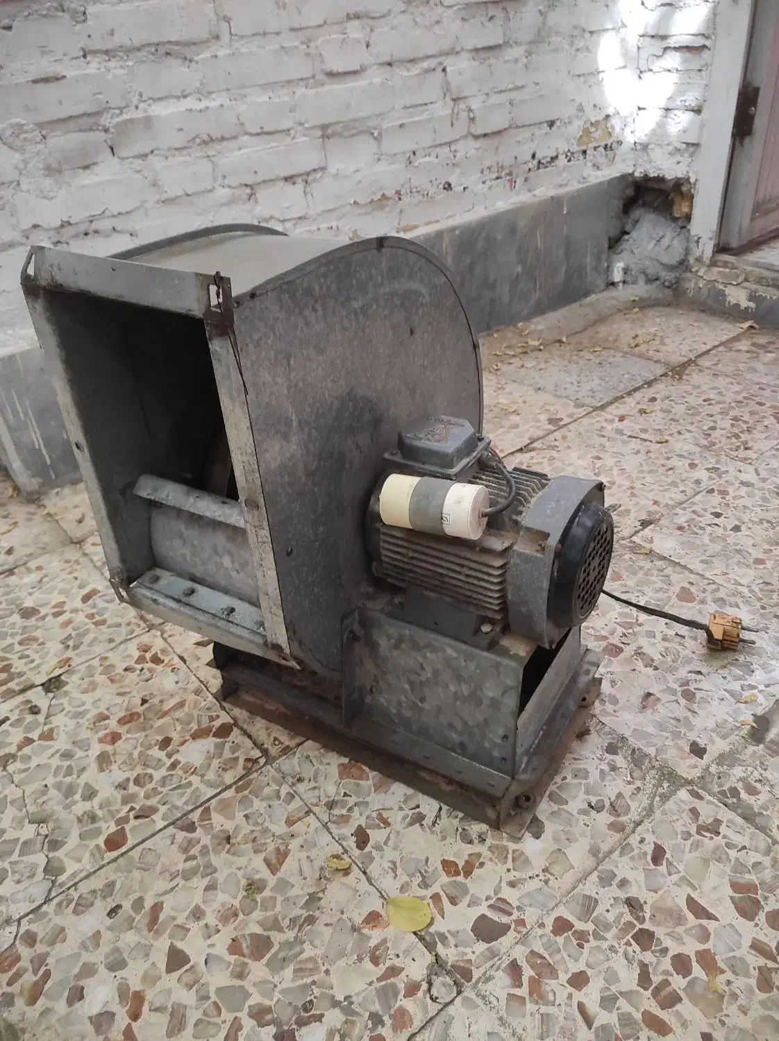 سانترفیوژ یک اسب ۲۸۰۰دور متور ژن پروانه ۲۵ثانت|ماشین‌آلات صنعتی|اهواز, امانیه|دیوار