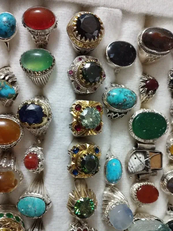 انگشتر ها نصف بیشتراش نگین برلیان سوارشده|جواهرات|مشهد, رضاشهر|دیوار