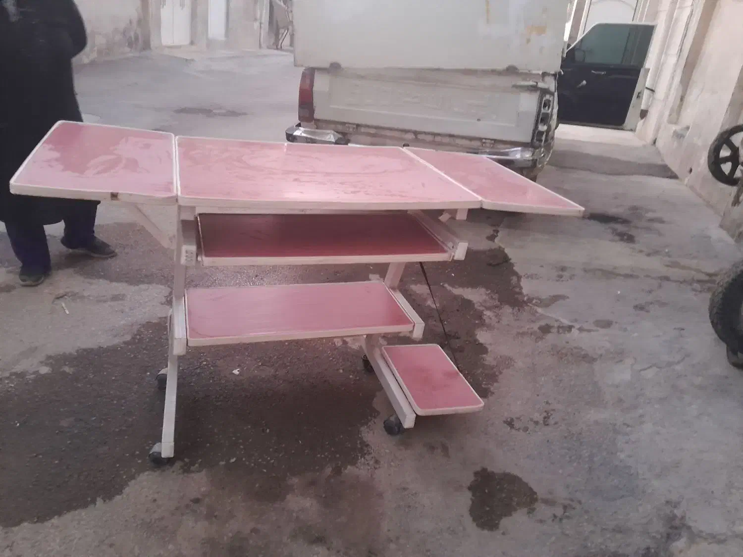 میز|میز تحریر و کامپیوتر|گوآور, |دیوار