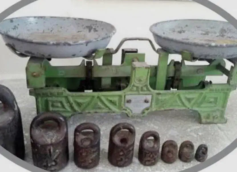 ترازو سنگی|کلکسیون اشیاء عتیقه|محمدیه-قزوین, |دیوار