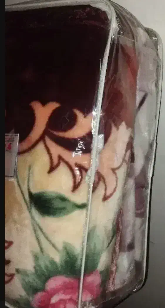 پتو گلبافت دو نفره نو بدون استفاده|رختخواب، بالش، پتو|زاهدان, |دیوار