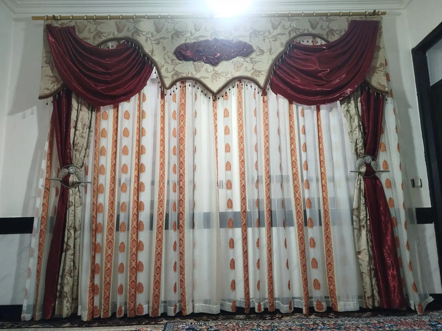 پرده|پرده، رانر، رومیزی|میان ولایت, |دیوار