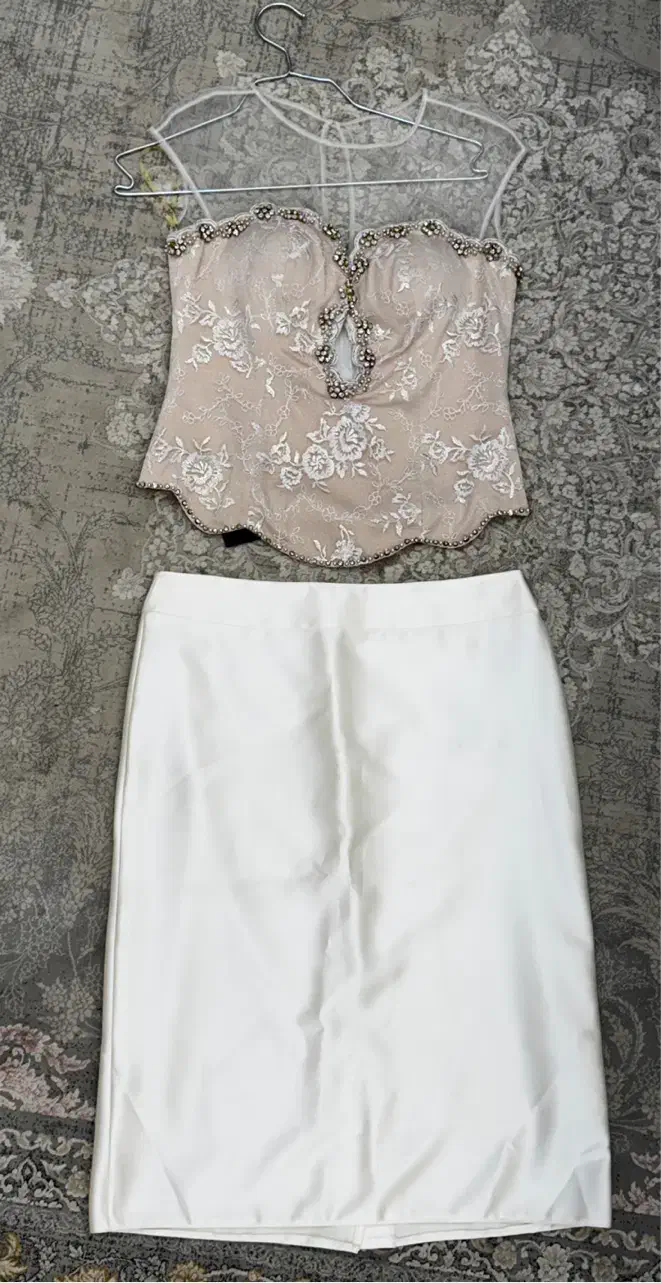 لباس|لباس|لاهیجان, انقلاب|دیوار